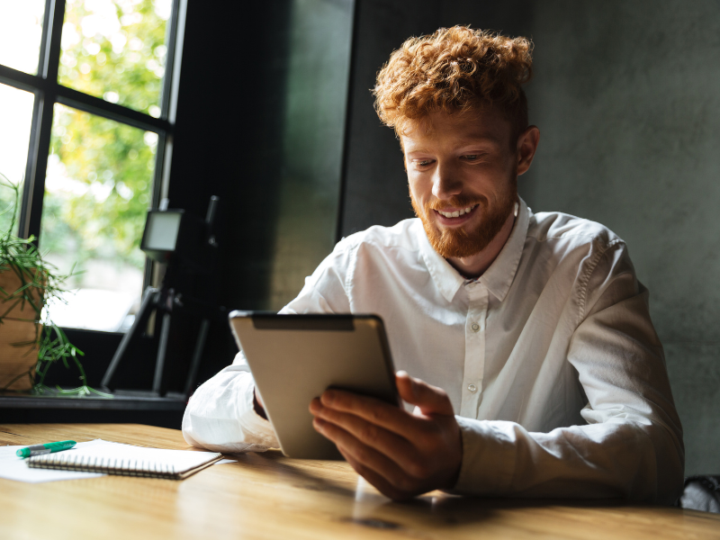 無料の勤怠管理システムと有料システムの違い